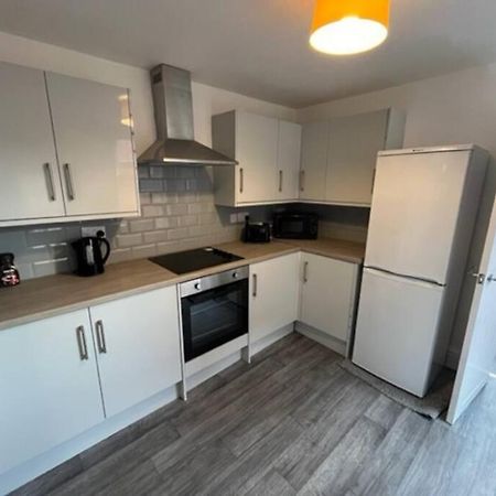 Amazing 8 Person 4 Bedroom And 2 Bathroom Mega House! Kingston upon Hull Exterior photo