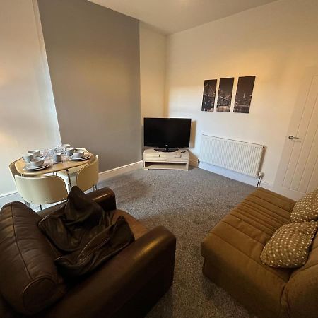 Amazing 8 Person 4 Bedroom And 2 Bathroom Mega House! Kingston upon Hull Exterior photo